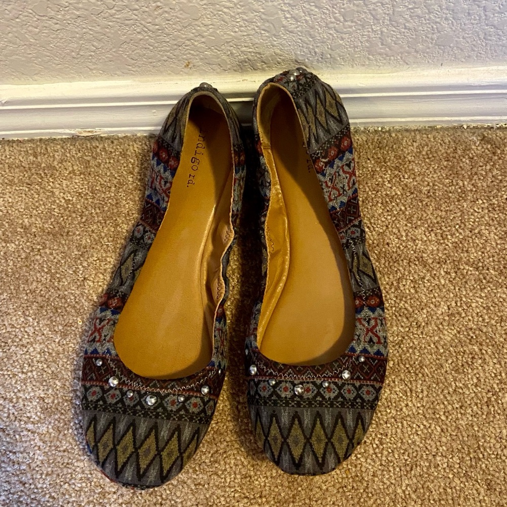 Aztec Pattern Flats - Picture 3 of 4